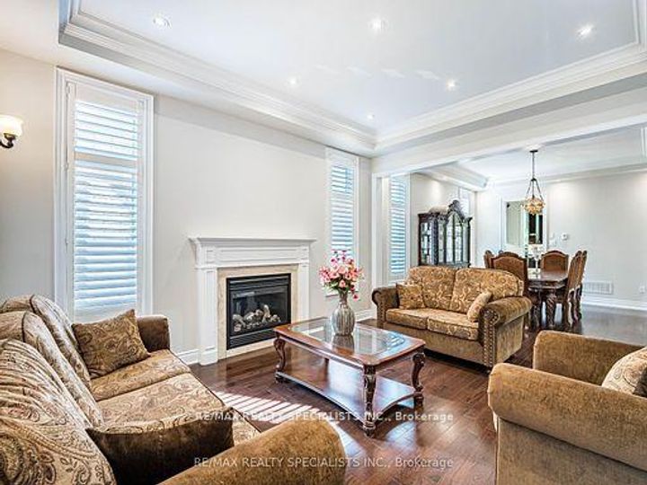 Photo 7 at 28 Elbern Markell Drive W, Credit Valley, Brampton