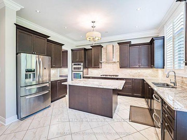 Photo 12 at 28 Elbern Markell Drive W, Credit Valley, Brampton