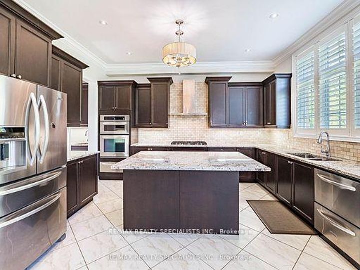 Photo 13 at 28 Elbern Markell Drive W, Credit Valley, Brampton