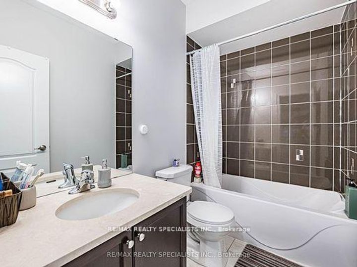 Photo 24 at 28 Elbern Markell Drive W, Credit Valley, Brampton