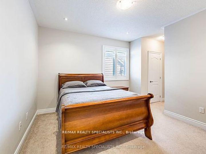 Photo 25 at 28 Elbern Markell Drive W, Credit Valley, Brampton