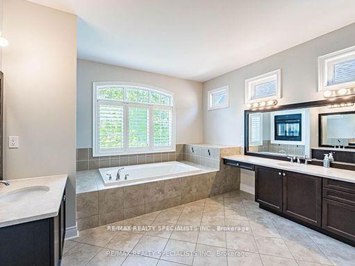 Photo 33 at 28 Elbern Markell Drive W, Credit Valley, Brampton
