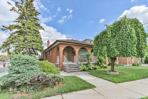 Photo 2 at 135 Jay Street, Maple Leaf, Toronto