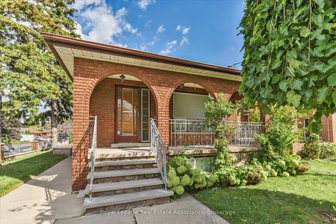 Photo 3 at 135 Jay Street, Maple Leaf, Toronto