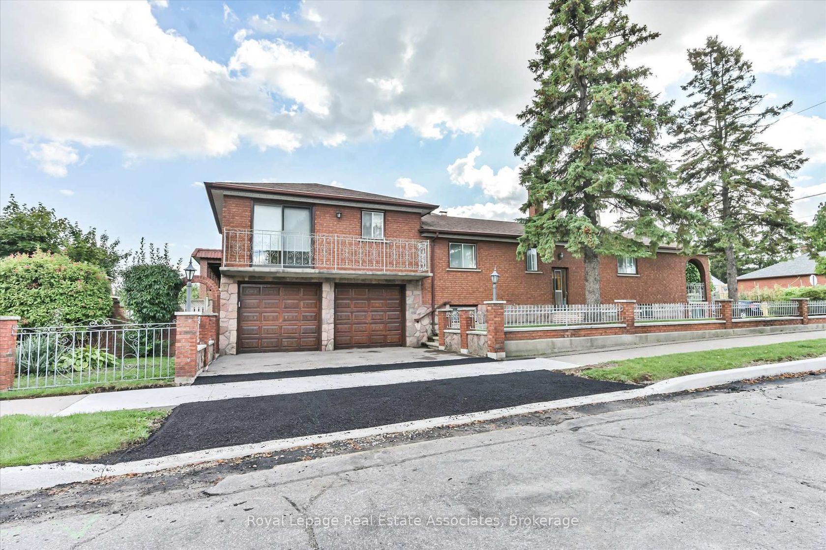 135 Jay Street, Maple Leaf, Toronto 