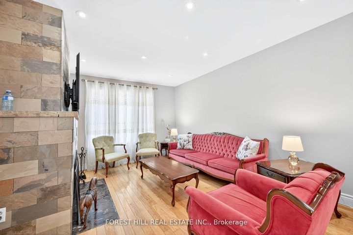 Photo 3 at 104 Armitage Drive, Central Newmarket, Newmarket