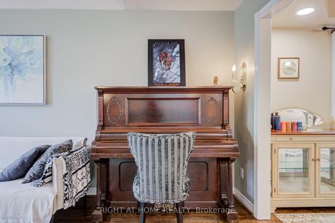Photo 10 at 128 Carlyle Crescent, Aurora Highlands, Aurora