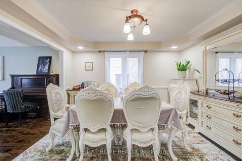 Photo 13 at 128 Carlyle Crescent, Aurora Highlands, Aurora