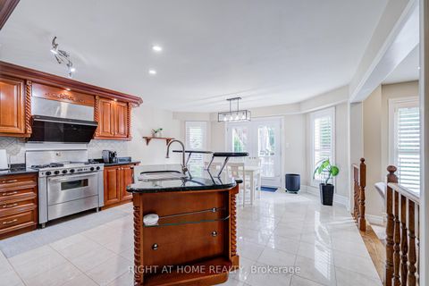 Photo 14 at 128 Carlyle Crescent, Aurora Highlands, Aurora