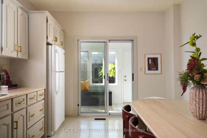 Photo 10 at 115 Niagara Street, Niagara, Toronto
