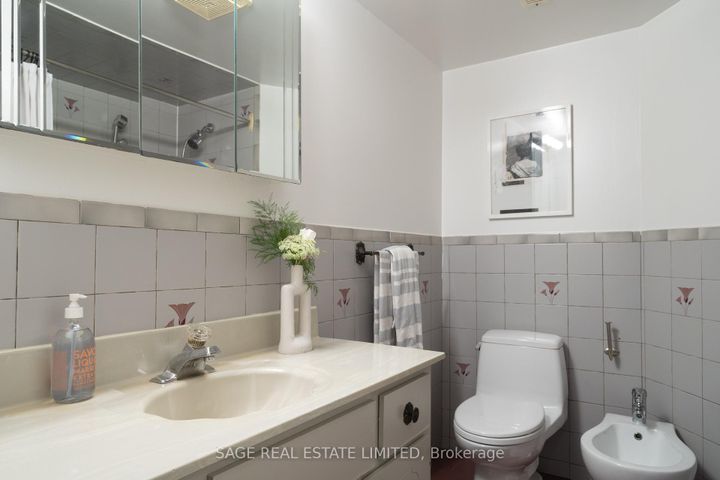 Photo 32 at 115 Niagara Street, Niagara, Toronto