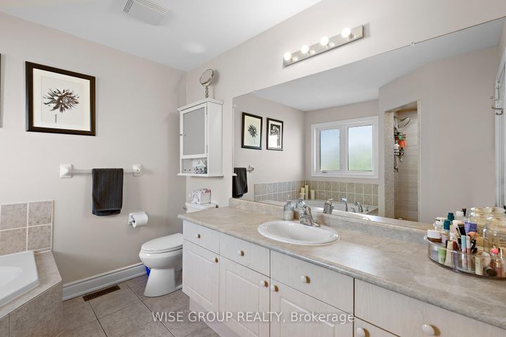 Photo 11 at 52 Mintwood Road, Patterson, Vaughan