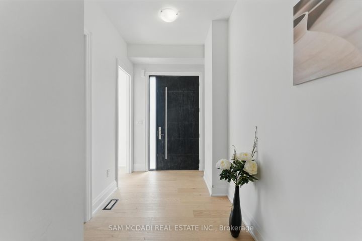 Photo 1 at 1037 Meredith Avenue, Lakeview, Mississauga