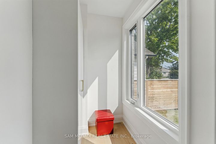 Photo 3 at 1037 Meredith Avenue, Lakeview, Mississauga