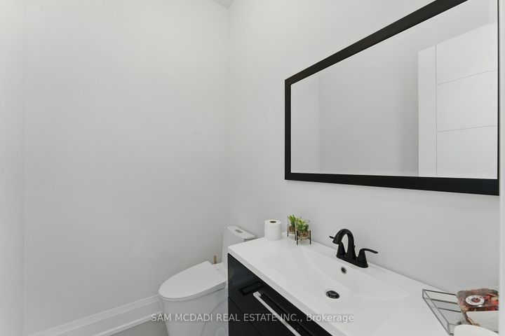 Photo 4 at 1037 Meredith Avenue, Lakeview, Mississauga