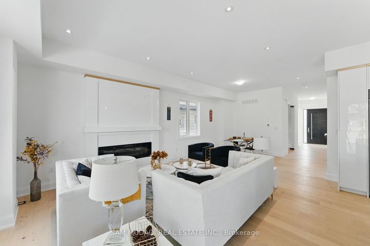 Photo 10 at 1037 Meredith Avenue, Lakeview, Mississauga