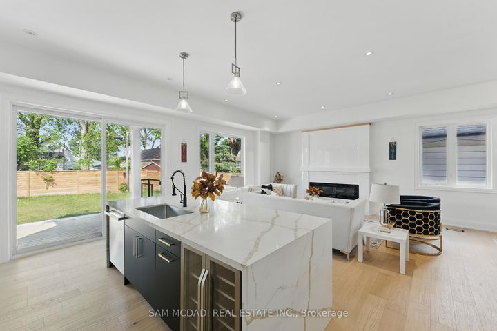 Photo 12 at 1037 Meredith Avenue, Lakeview, Mississauga