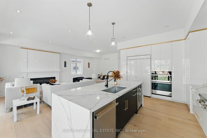 Photo 13 at 1037 Meredith Avenue, Lakeview, Mississauga