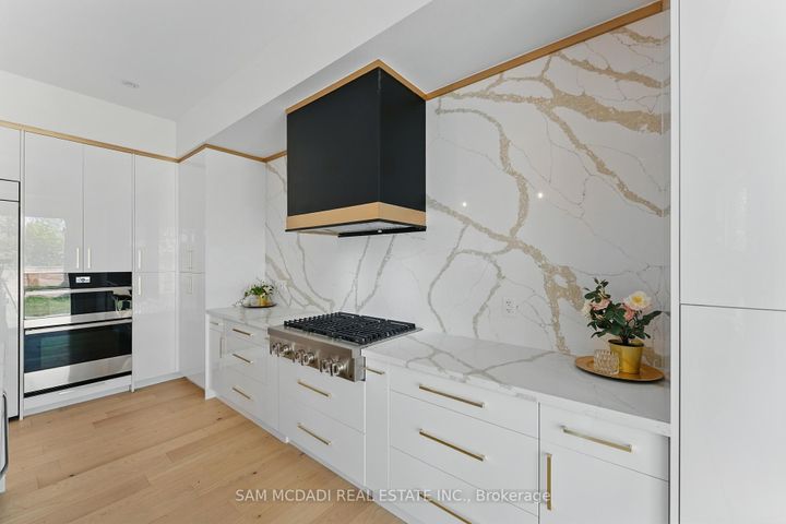 Photo 14 at 1037 Meredith Avenue, Lakeview, Mississauga