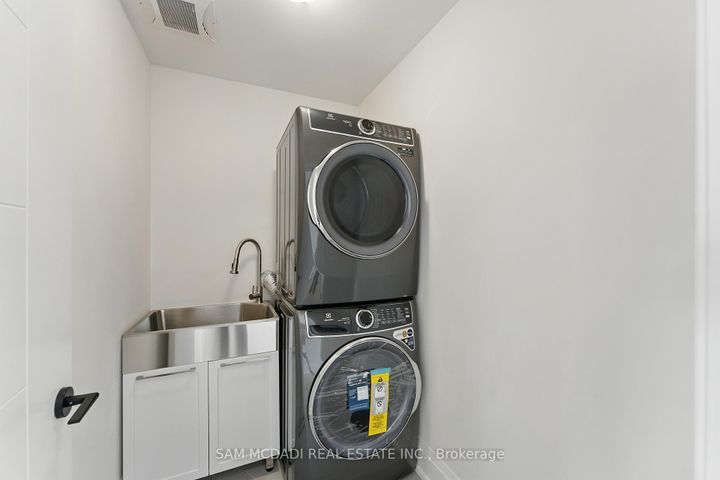 Photo 32 at 1037 Meredith Avenue, Lakeview, Mississauga