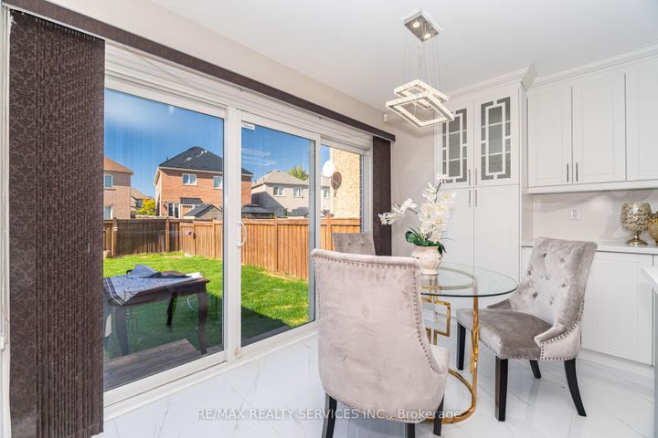 Photo 12 at 3 Napoleon Crescent, Bram East, Brampton