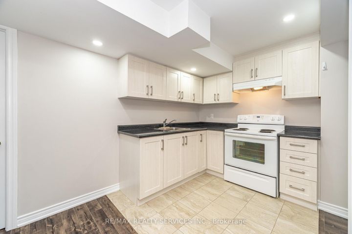 Photo 33 at 3 Napoleon Crescent, Bram East, Brampton