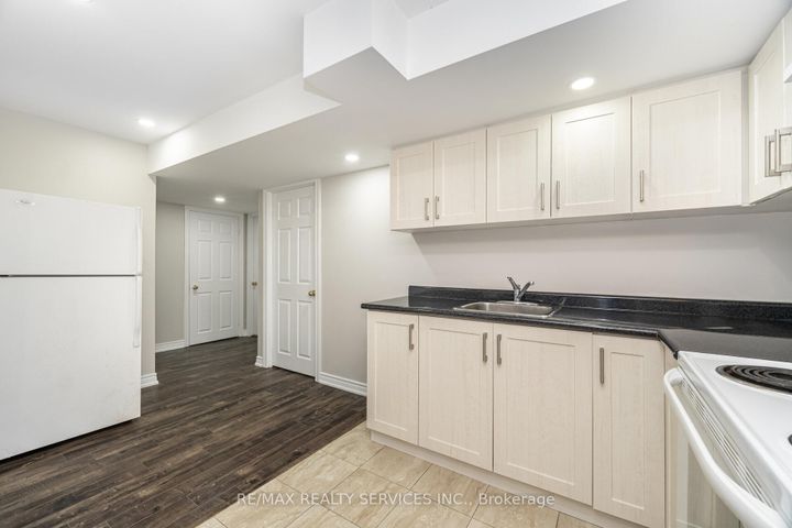 Photo 35 at 3 Napoleon Crescent, Bram East, Brampton
