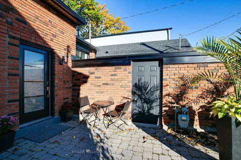 Photo 2 at 106 Leyton Avenue, Oakridge, Toronto