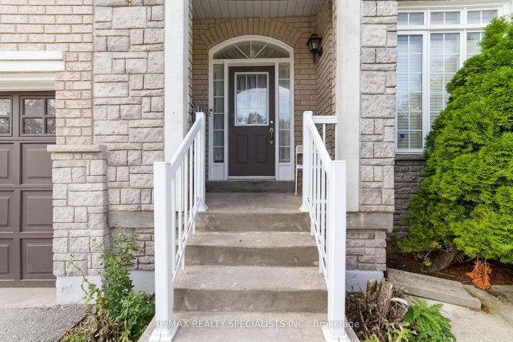 Photo 2 at 5636 Kellandy Run, Churchill Meadows, Mississauga