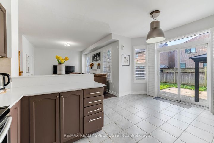 Photo 10 at 5636 Kellandy Run, Churchill Meadows, Mississauga
