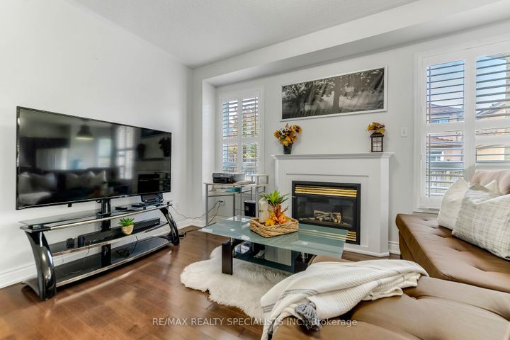 Photo 11 at 5636 Kellandy Run, Churchill Meadows, Mississauga