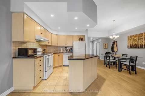 Photo 2 at 812 - 168 Simcoe Street, Waterfront Communities C1, Toronto