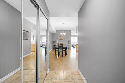 Photo 7 at 812 - 168 Simcoe Street, Waterfront Communities C1, Toronto