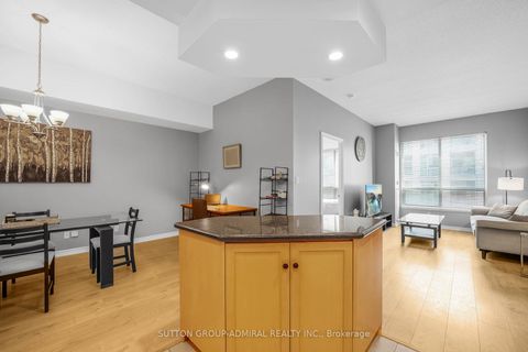 Photo 8 at 812 - 168 Simcoe Street, Waterfront Communities C1, Toronto
