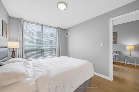 Photo 9 at 812 - 168 Simcoe Street, Waterfront Communities C1, Toronto