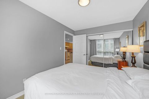 Photo 10 at 812 - 168 Simcoe Street, Waterfront Communities C1, Toronto