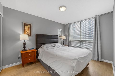 Photo 11 at 812 - 168 Simcoe Street, Waterfront Communities C1, Toronto