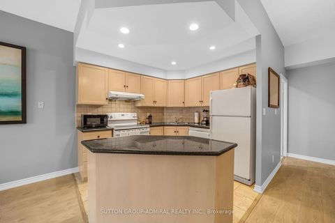 Photo 14 at 812 - 168 Simcoe Street, Waterfront Communities C1, Toronto