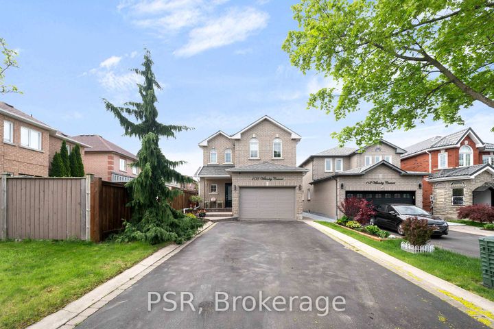 Photo 3 at 108 Villandry Crescent, Maple, Vaughan