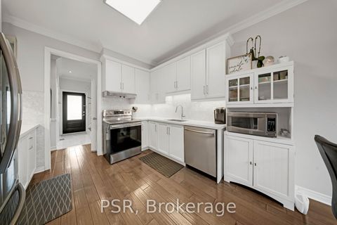 Photo 13 at 108 Villandry Crescent, Maple, Vaughan
