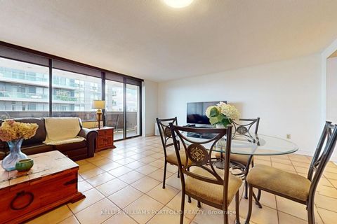 Photo 8 at 1510 - 720 Spadina Avenue, University, Toronto
