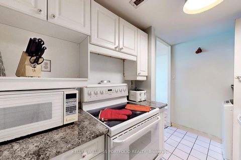 Photo 9 at 1510 - 720 Spadina Avenue, University, Toronto