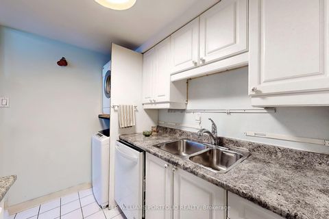 Photo 11 at 1510 - 720 Spadina Avenue, University, Toronto