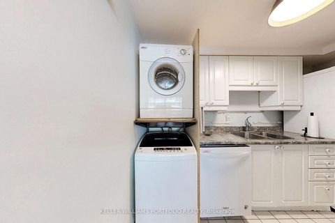 Photo 16 at 1510 - 720 Spadina Avenue, University, Toronto