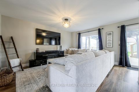 Photo 7 at 34 Lang Drive, 400 West, Barrie