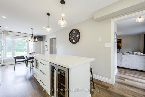 Photo 14 at 34 Lang Drive, 400 West, Barrie