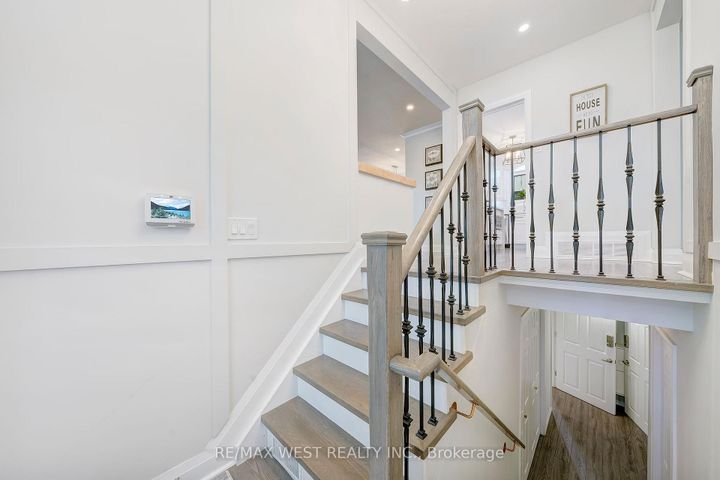 Photo 3 at 48 Hamlyn Crescent, City Centre West, Toronto