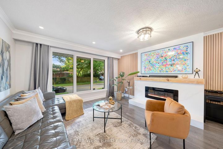 Photo 4 at 48 Hamlyn Crescent, City Centre West, Toronto