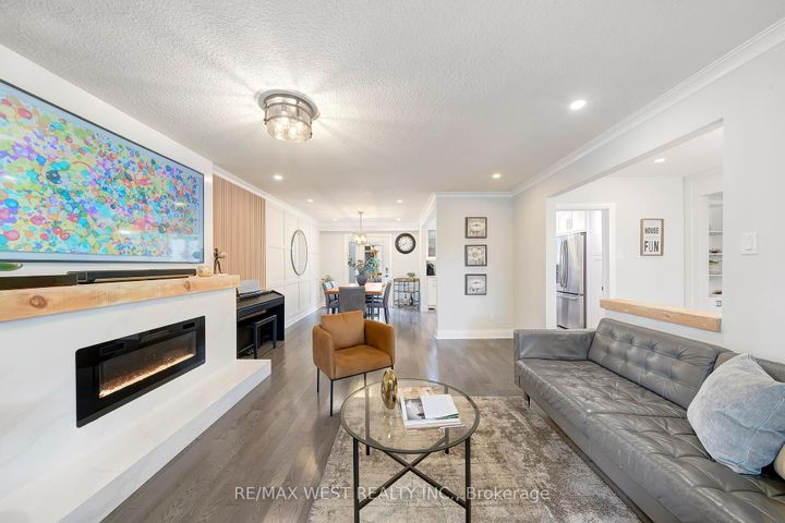 Photo 6 at 48 Hamlyn Crescent, City Centre West, Toronto