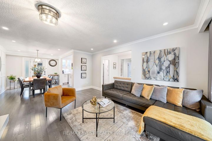 Photo 7 at 48 Hamlyn Crescent, City Centre West, Toronto